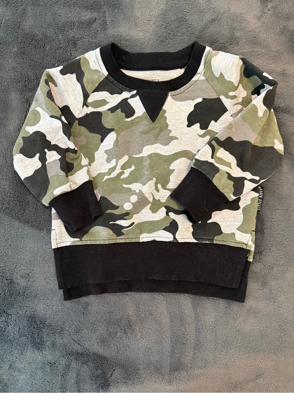 Little Bipsy camo pullover 6-12m